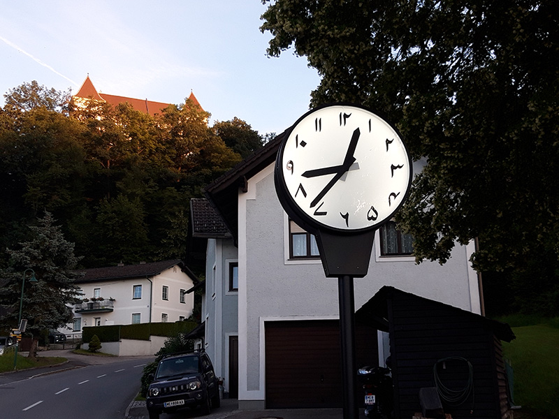 gleichzeituhr east